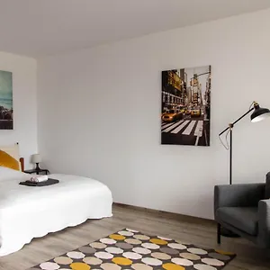  Apartment Bright - - Balcony - Tradefair Deutschland
